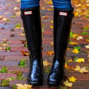 Black Gloss Hunter Rain Boots- LIGHTLY WORN